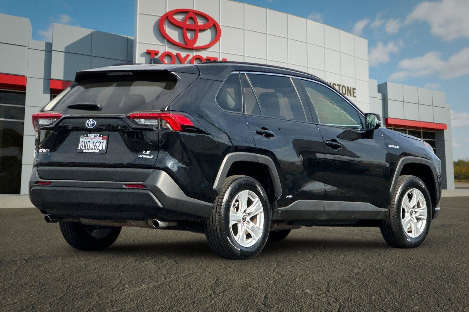 Certified 2021 Toyota RAV4 LE AWD/4WD image 3