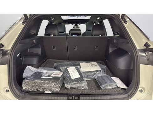 New 2026 Volkswagen Tiguan SE R-Line AWD/4WD image 34