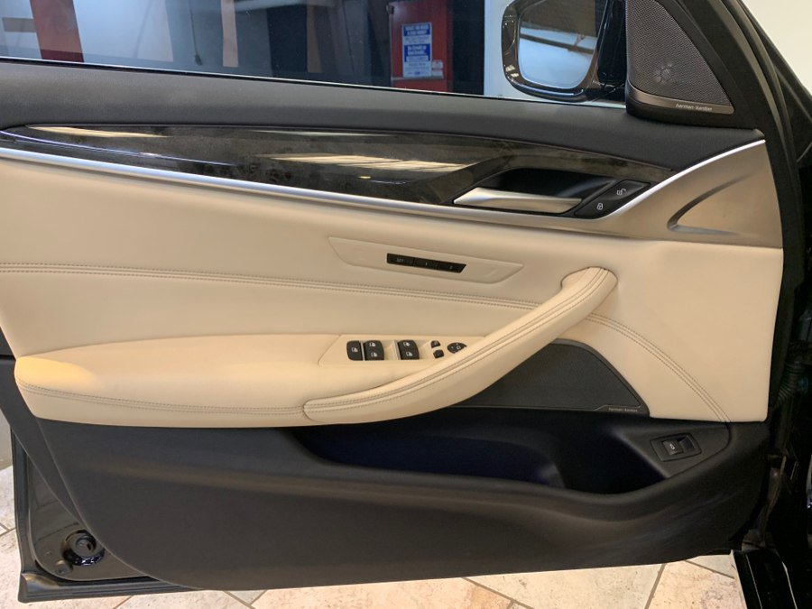 Used 2023 BMW 530i w/ Premium Package RWD image 13