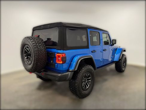 Used 2024 Jeep Wrangler Unlimited Rubicon AWD/4WD image 8