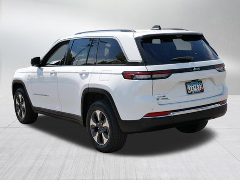 Used 2022 Jeep Grand Cherokee Limited 4xe w/ Luxury Tech Group II AWD/4WD image 5