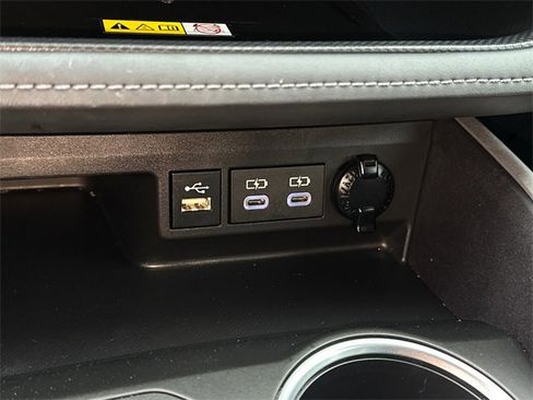 Certified 2023 Toyota Highlander XLE image 28
