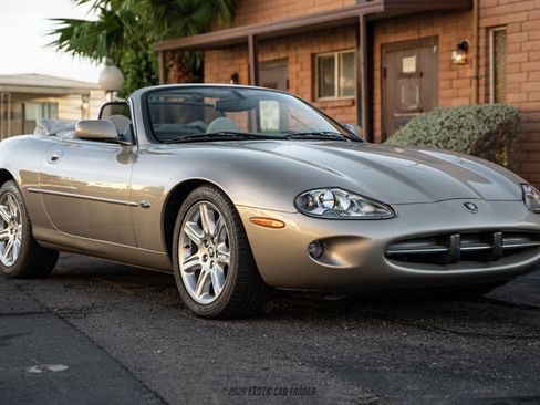 Used 2000 Jaguar XK8 Convertible RWD image 12
