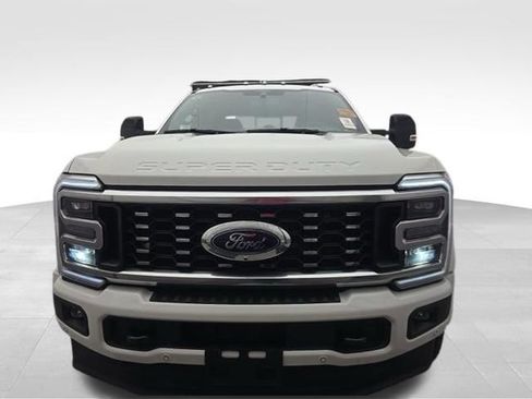 Used 2025 Ford F450 Platinum w/ FX4 Off-Road Package AWD/4WD image 2