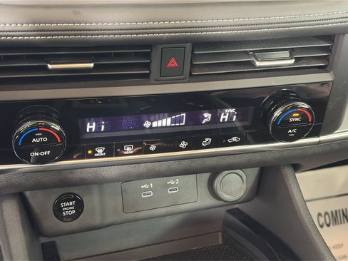 Used 2025 Nissan Rogue SV image 21