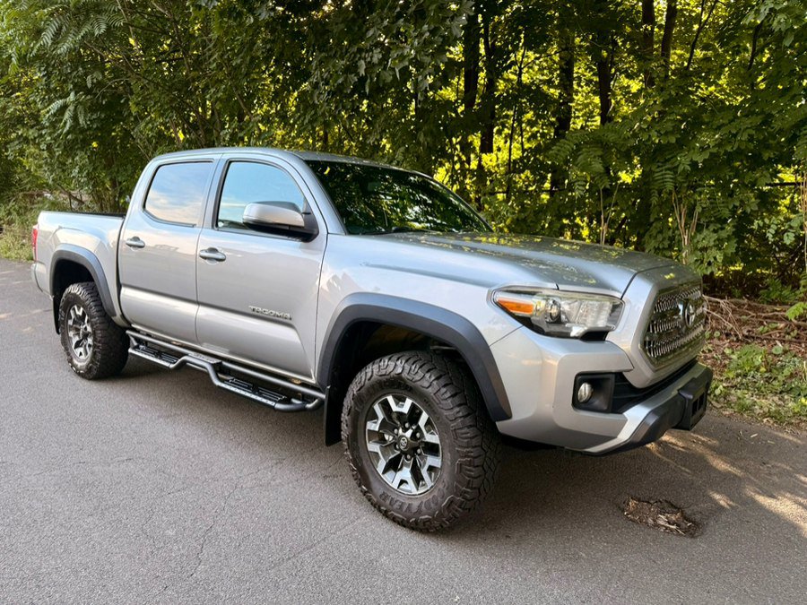 Used 2017 Toyota Tacoma TRD Off-Road w/ Tow Package AWD/4WD image 16