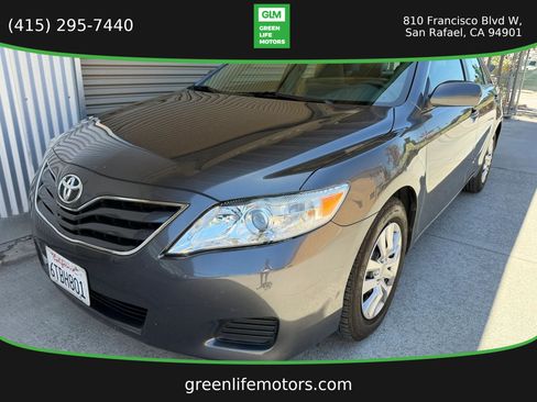 Used 2011 Toyota Camry LE FWD image 3