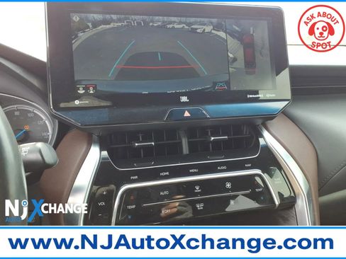 Used 2021 Toyota Venza Limited image 25