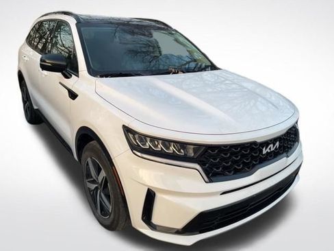 Used 2023 Kia Sorento S w/ Panoramic Sunroof Package image 2