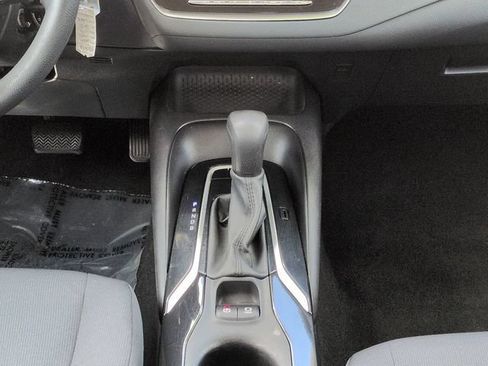 Used 2021 Toyota Corolla LE FWD image 18