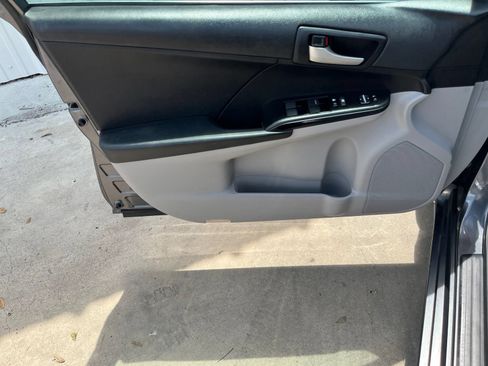 Used 2012 Toyota Camry LE FWD image 12