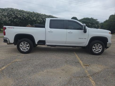 Used 2024 Chevrolet Silverado 2500 LT AWD/4WD image 11