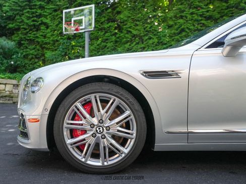Used 2022 Bentley Flying Spur V8 image 4