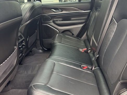 Used 2022 Jeep Grand Cherokee Overland image 6