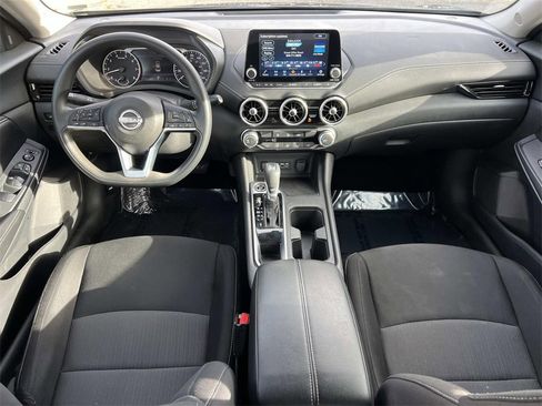 Used 2024 Nissan Sentra SV image 3