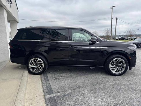 Used 2025 Lincoln Navigator Reserve AWD/4WD image 43
