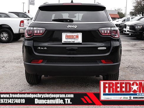 New 2026 Jeep Compass Latitude image 4