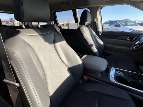 Certified 2025 Kia Carnival EX image 14