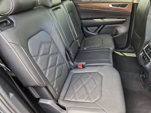 Used 2025 Volkswagen Atlas SE FWD image 29