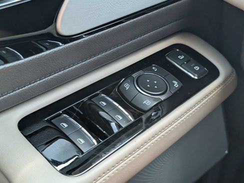 Used 2021 Lincoln Aviator Reserve w/ Equipment Group 202A AWD/4WD image 16