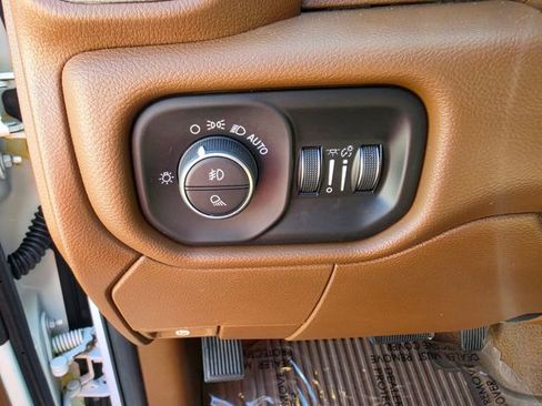 Used 2019 RAM 2500 Laramie AWD/4WD image 15