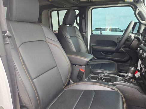 Used 2025 Jeep Gladiator Sport image 24