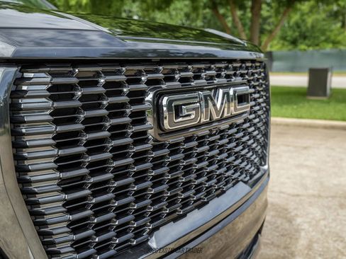 Used 2024 GMC Yukon Denali Ultimate w/ LPO, Floor Liner Package AWD/4WD image 69