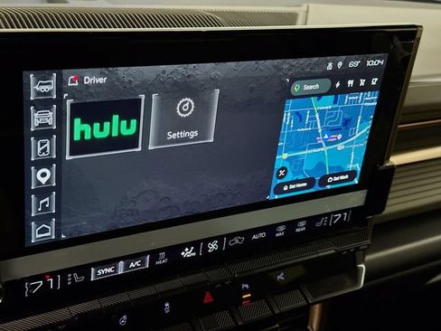 Used 2025 GMC Hummer EV 2X w/ LPO, Sport Package AWD/4WD image 16