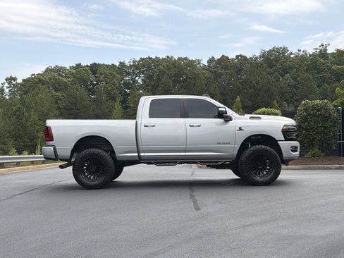 Used 2026 RAM 2500 Laramie AWD/4WD image 5