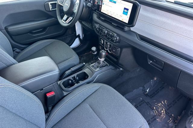 Used 2025 Jeep Wrangler Unlimited Sahara AWD/4WD image 18