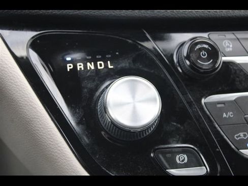Used 2022 Chrysler Pacifica Touring-L FWD image 39