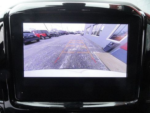 Used 2021 Chevrolet Traverse LT image 12