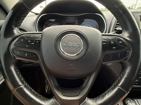 Used 2019 Jeep Cherokee Trailhawk w/ Comfort/Convenience Group AWD/4WD image 26