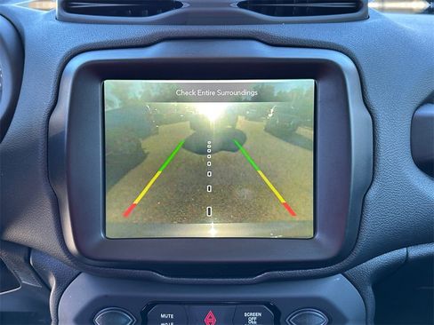 Used 2022 Jeep Renegade Latitude image 26