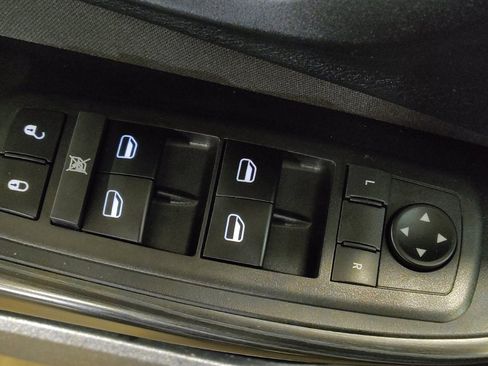 Used 2015 Jeep Cherokee Sport FWD image 27