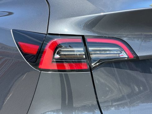 Used 2021 Tesla Model Y 2WD image 25