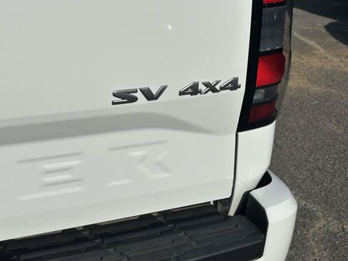 Used 2024 Nissan Frontier SV AWD/4WD image 12