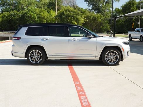 Used 2025 Jeep Grand Cherokee L Summit w/ Advanced Protech Group IV AWD/4WD image 6