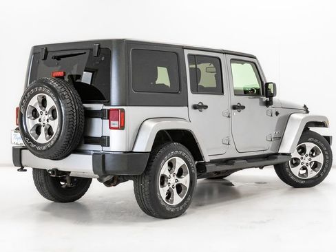 Certified 2018 Jeep Wrangler Unlimited Sahara w/ Connectivity Group AWD/4WD image 26