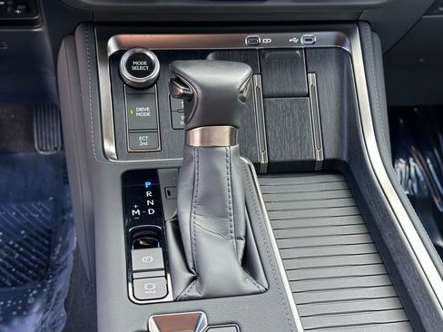 Used 2025 Lexus GX 550 550 Premium image 17