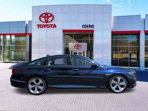 Used 2018 Honda Accord Touring image 2