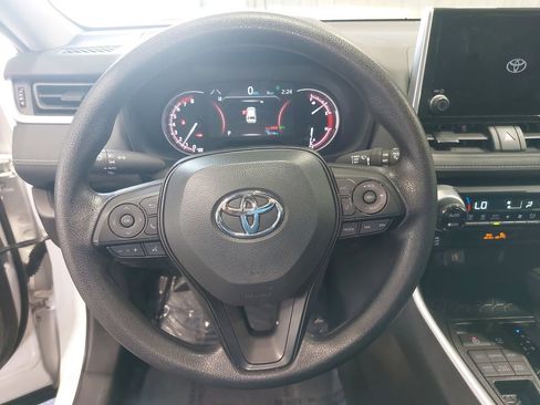 Used 2025 Toyota RAV4 XLE AWD/4WD image 17