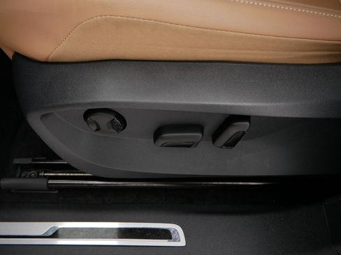 Certified 2024 Volkswagen Tiguan SE R-Line image 20