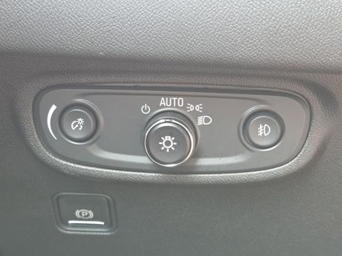 Used 2023 GMC Terrain SLT w/ Elevation Edition FWD image 10