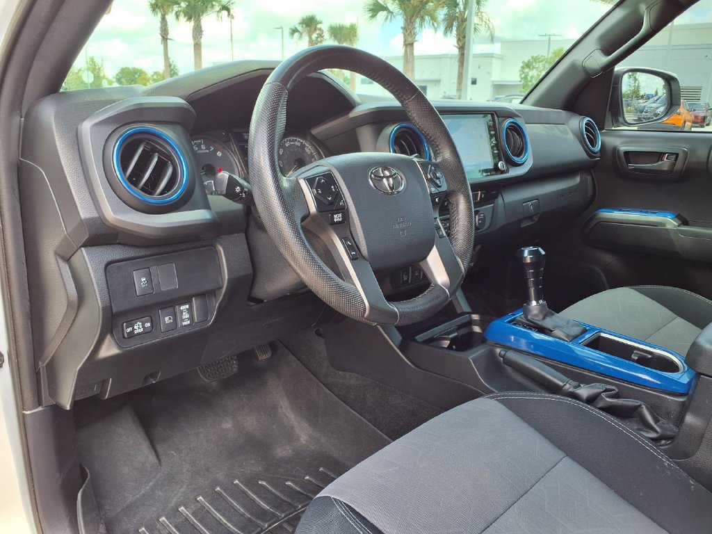 Used 2020 Toyota Tacoma TRD Off-Road w/ Technology Package AWD/4WD image 22