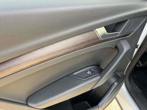 Used 2022 Audi Q5 2.0T Premium image 11