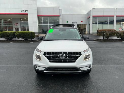 Certified 2023 Hyundai Venue Limited FWD image 2