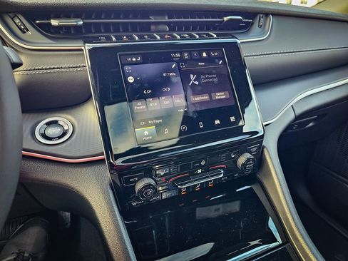 New 2025 Jeep Grand Cherokee Laredo X w/ Luxury Tech Group I image 22