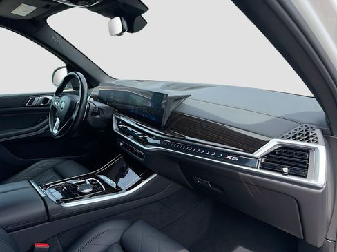 Used 2025 BMW X5 xDrive40i w/ Climate Comfort Package image 14