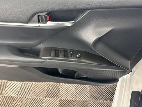 Used 2022 Toyota Camry SE FWD image 18